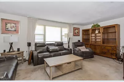 164 Page St, Elmwood Park, NJ 07407 - Photo 4