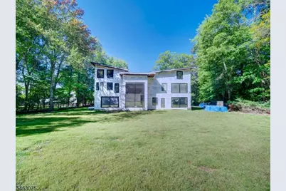 18 Rambling Brook Rd, Upper Saddle River, NJ 07458 - Photo 2
