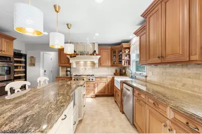 96 Carol Pl, Wayne, NJ 07470 - Photo 10