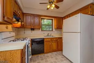 243 Spruce Ct, Raritan Township, NJ 08822 - Photo 12