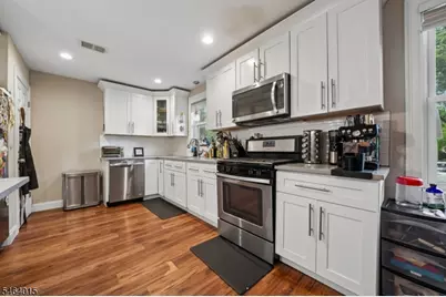 40 Carpenter Pl, Cranford Township, NJ 07016 - Photo 10