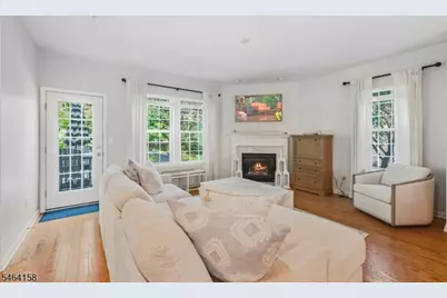 82 Albert Ct, Randolph Township, NJ 07869 - Photo 2