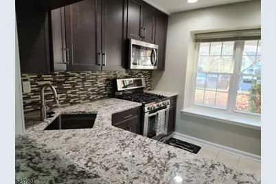 65 Oswestry Way, Franklin Township, NJ 08873 - Photo 2