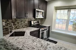 65 Oswestry Way, Franklin Township, NJ 08873 - Photo 2
