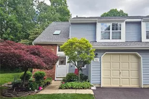 92 Stonehedge Ct, Franklin Township, NJ 08873 - Photo 1