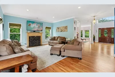 9 Inwood Ter, Fairfield, NJ 07004 - Photo 12
