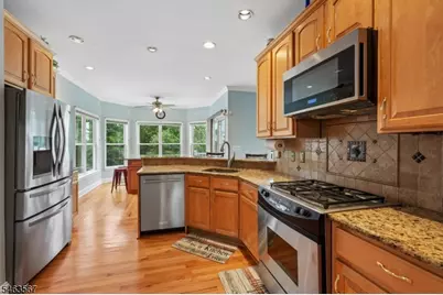 9 Inwood Ter, Fairfield, NJ 07004 - Photo 16