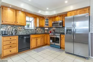 34 Meadow Ln, Clifton, NJ 07012 - Photo 8