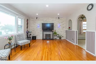 34 Meadow Ln, Clifton, NJ 07012 - Photo 4