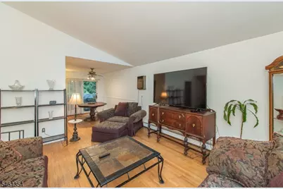568 Stanley Pl, Mount Arlington, NJ 07850 - Photo 4