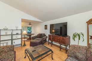 568 Stanley Pl, Mount Arlington, NJ 07850 - Photo 4