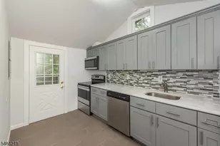 8 Weaver House Cove Rd, Byram Township, NJ 07821 - Photo 4