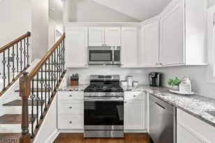 264 Winifred Dr, Totowa, NJ 07512 - Photo 8