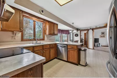 2 Rittenhouse Cir, Raritan Township, NJ 08822 - Photo 8