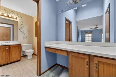 2 Rittenhouse Cir, Raritan Township, NJ 08822 - Photo 20
