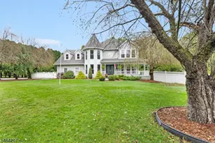 6 Larsen Dr, Roxbury Township, NJ 07876 - Photo 2