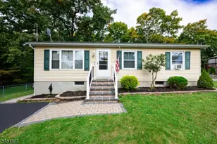 62 Summit Dr, Wantage, NJ 07461 - Photo 1