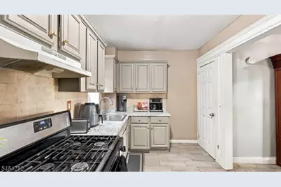 12 Church Pl, East Orange, NJ 07017 - Photo 2