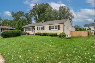 25 Lawrence Pl, Freehold, NJ 07728 - Photo 4
