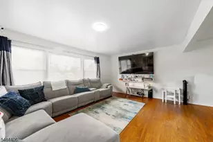 25 Lawrence Pl, Freehold, NJ 07728 - Photo 8