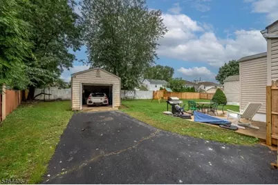 25 Lawrence Pl, Freehold, NJ 07728 - Photo 26