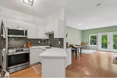 8001 Brittany Dr, Wayne, NJ 07470 - Photo 10