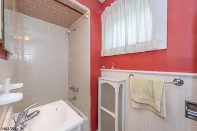 60 Martin Rd, Verona, NJ 07044 - Photo 4