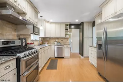 43 Chaucer Dr, Berkeley Heights Township, NJ 07922 - Photo 14