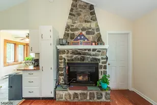 4 Gilbert Dr, Vernon, NJ 07418 - Photo 4
