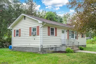 4 Gilbert Dr, Vernon, NJ 07418 - Photo 16