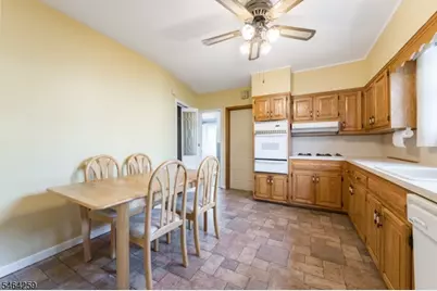 914 Woodlawn Ave, Linden, NJ 07036 - Photo 10