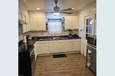 65 Hansbury Ave, Newark, NJ 07112 - Photo 8