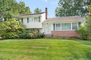 4 Pierson Ln, Florham Park, NJ 07932 - Photo 2