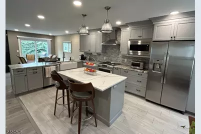 255 Crescenzi Ct #255, West Orange Township, NJ 07052 - Photo 2