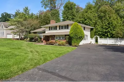 46 Rogers Ave, Berkeley Heights Township, NJ 07922 - Photo 2