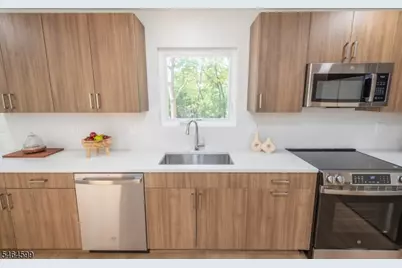 204 Idalroy Trl, Hopatcong, NJ 07843 - Photo 10