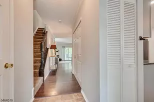 26 Townsend Ct, Franklin Township, NJ 08823 - Photo 2