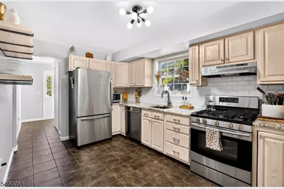 4 Star Lake Rd #E, Bloomingdale, NJ 07403 - Photo 6