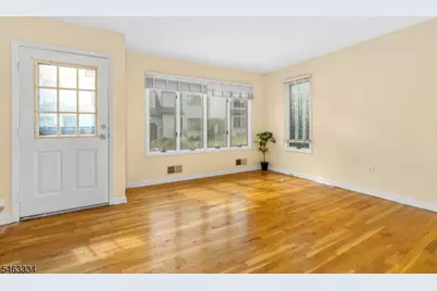 21 Village Park Ct, Scotch Plains Township, NJ 07076 - Photo 4