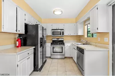 21 Village Park Ct, Scotch Plains Township, NJ 07076 - Photo 8