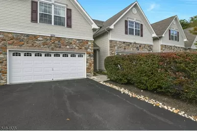 227 Concord Pl, Hopewell Township, NJ 08534 - Photo 2