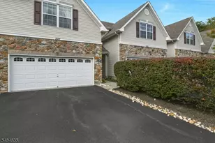 227 Concord Pl, Hopewell Township, NJ 08534 - Photo 2