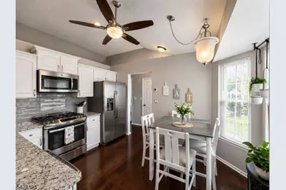 605 Magnolia Ln, Branchburg Township, NJ 08876 - Photo 2