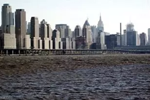 320 The Promenade, Edgewater, NJ 07020 - Photo 2