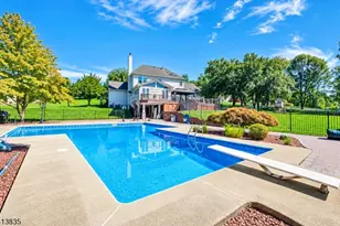 9 Tracey Ln, Mount Olive, NJ 07828 - Photo 2