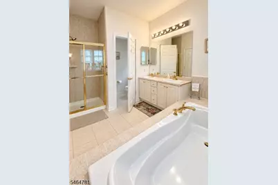31 Falcon Way, Washington Township, NJ 07882 - Photo 16