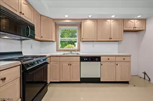 303 Carol Dr, Hackettstown, NJ 07840 - Photo 12