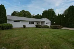 303 Carol Dr, Hackettstown, NJ 07840 - Photo 4
