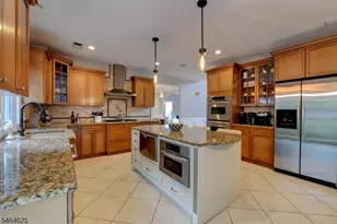 26 Liberty Ct, Fairfield, NJ 07004 - Photo 4