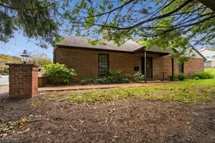 9 Betty Ct, Lebanon, NJ 08833 - Photo 2